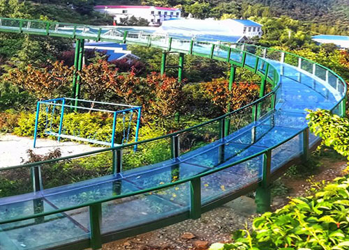 玻璃漂流水滑道竣工