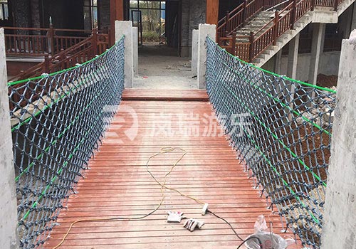 貴陽花溪區(qū)天河譚景區(qū)吊橋