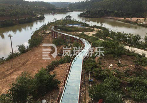 廣東廉江玻璃水滑道