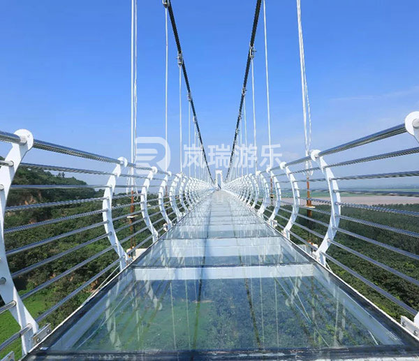 玻璃吊橋